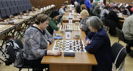 Ветераны шахматной доски сошлись в окружном турнире